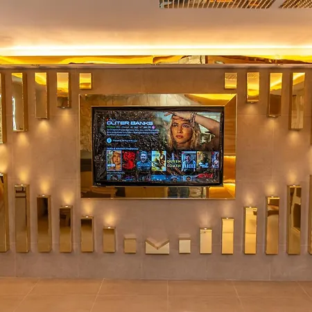 Alexandras Palace Apartment