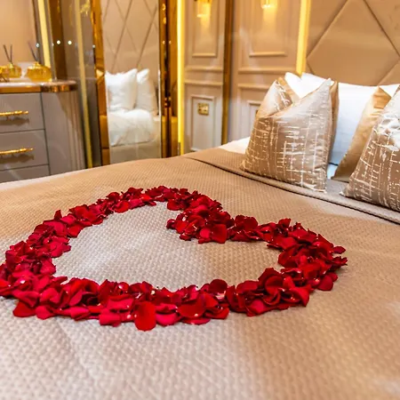 Alexandras Palace Apartment